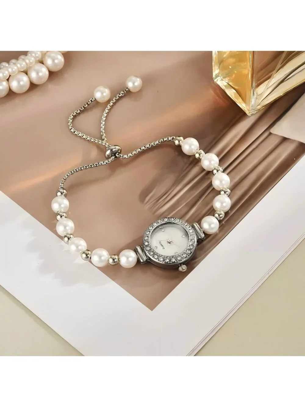 Women's Silver Simple Floral Bracelet Watch Diamond Quartz Light Luxury Watch
